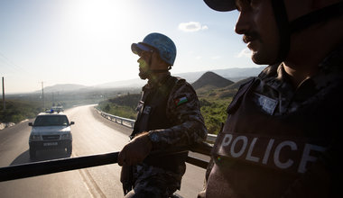 Patrouille conjointe de la Police nationale d'Haïti (PNH) et des policiers internationaux du contingent jordaniens basé aux Gonaïves (Artibonite). © Leonora Baumann / UN / MINUJUSTH, 2018