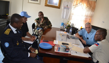 Le Commandant de la composante Police de la MINUJUSTH et le Directeur général de la Police nationale d’Haïti (PNH) ont effectué une tournée dans les 11 départements d’Haïti. © UNPOL Comlan Flavien Dovonou / UN / MINUJUSTH, 2018