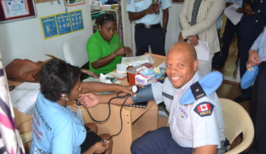 Le 26 janvier 2018, les policiers internationaux ont donné leur sang dans le camp de la FPU2 indienne, à Port-au-Prince. © UNPOL Adili Toro Agali / UN / MINUJUSTH, 2018