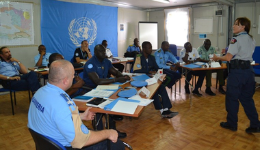 Police officer Sergeant Deborah Porter of the Conduct and Discipline Team in a training session with police component participants. © UNPOL Adili Toro Agali, Comlan Flavien Dovonou / UN / MINUJUSTH, 2018