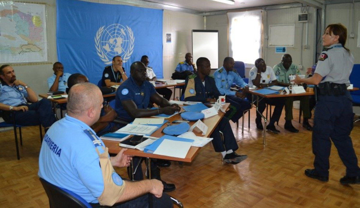 Police officer Sergeant Deborah Porter of the Conduct and Discipline Team in a training session with police component participants. © UNPOL Adili Toro Agali, Comlan Flavien Dovonou / UN / MINUJUSTH, 2018